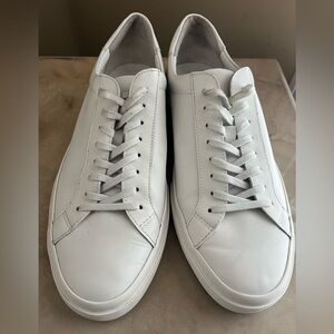 Nice white sneaker slightly worn